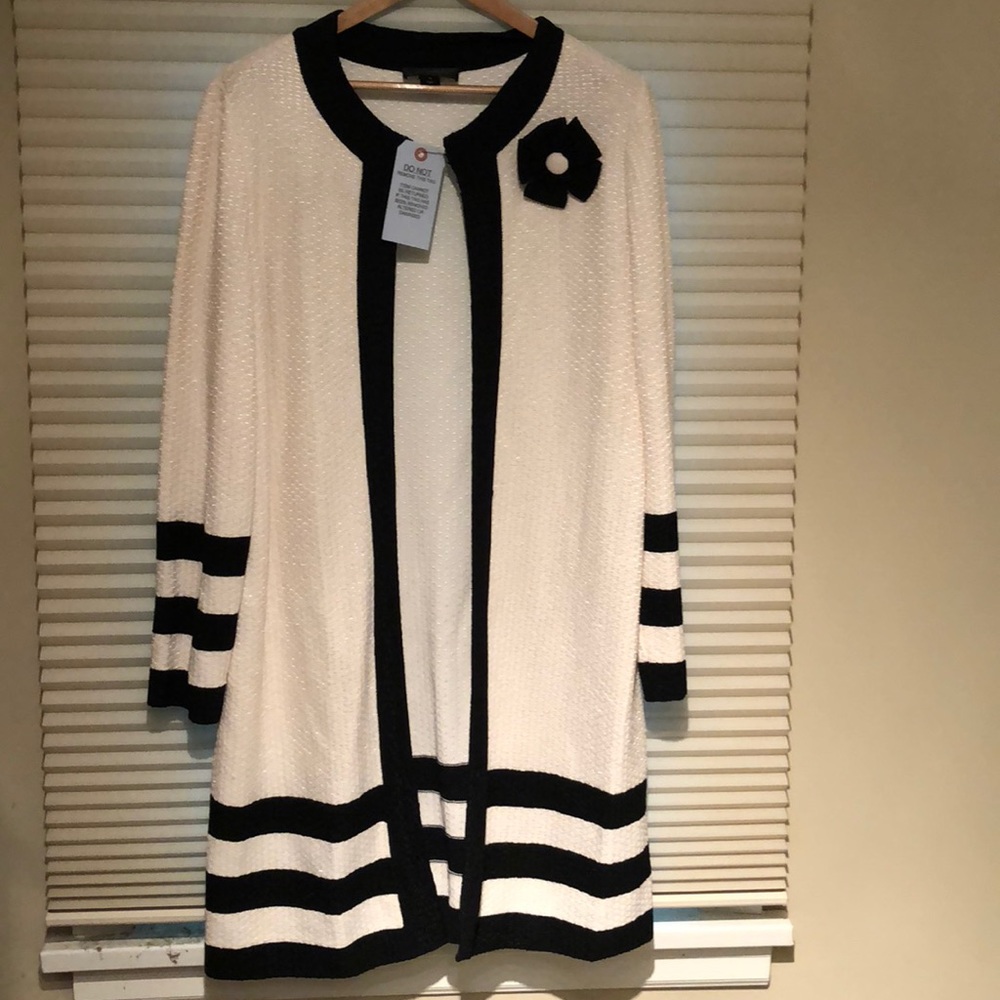 St John long jacket topper. Off-white and black!